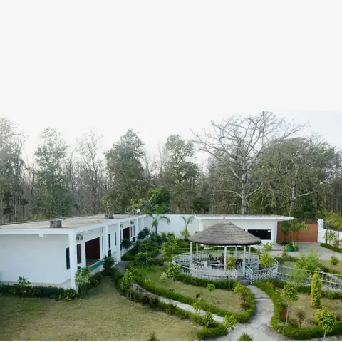 किशनपुर गेट के पास DTR Jungle Hideaways के कॉटेज और गार्डन